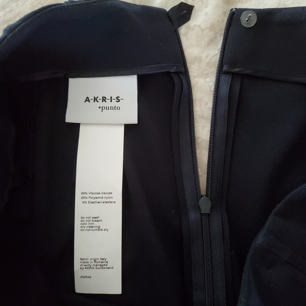 Akris Punto Classic Dark Navy Pencil Skirt - Picture 2 of 6